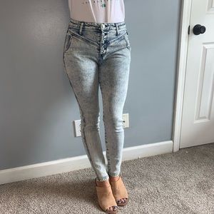 Throwback high waist jeans